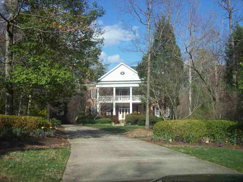 Pannonia driveway and home